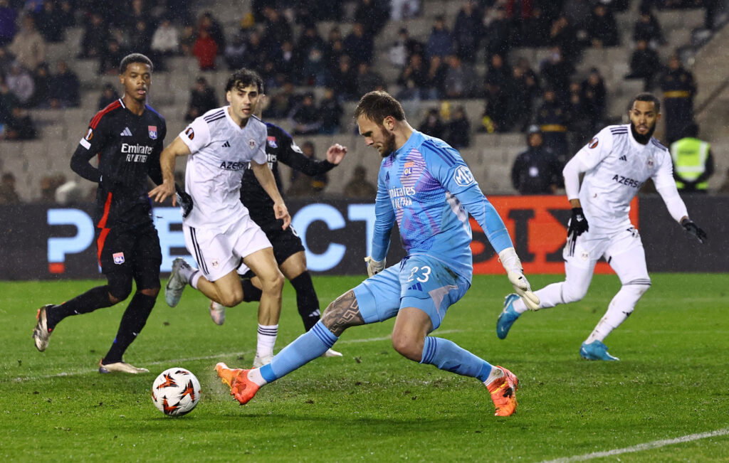 Leeds United News: Lucas Perri’s staggering long throws and punches ...