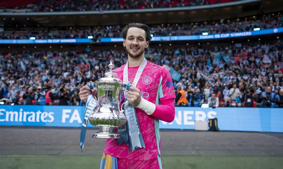 Fabrizio Romano drops crucial Leeds United, James Trafford clause update